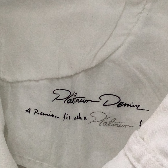 Chicos white jean capris Premium brand size one in excellent condition 5… - Picture 16 of 16